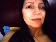 Milf colombiana sola en casa - Amateur