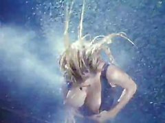 Marvelous Pamela Anderson gets wet under the rain and looks so sexy