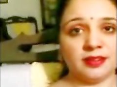 Pakistani Muslim Wife shows hairy Fuddi Vulva and plump Bhosree Cunthole